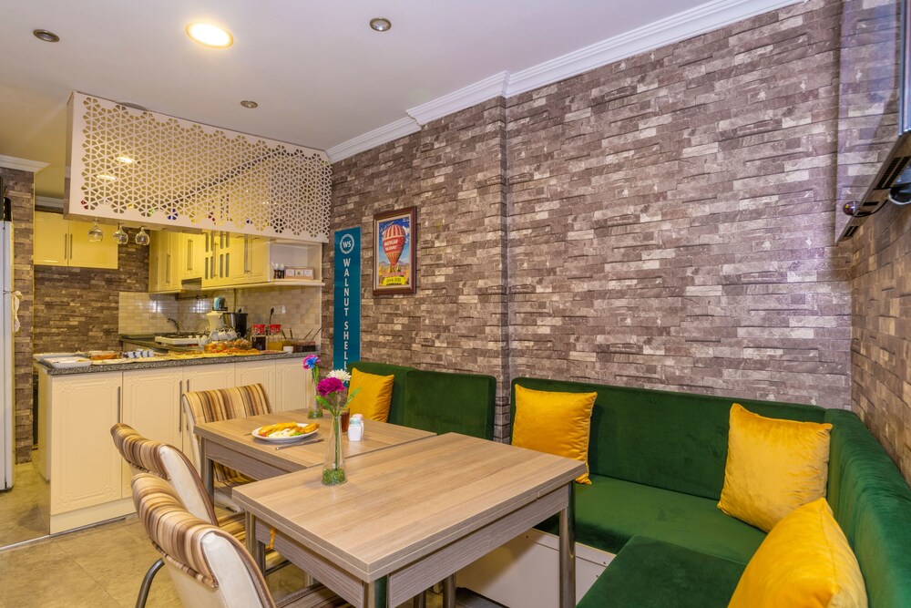 Photo - Walnut Shell Hotel