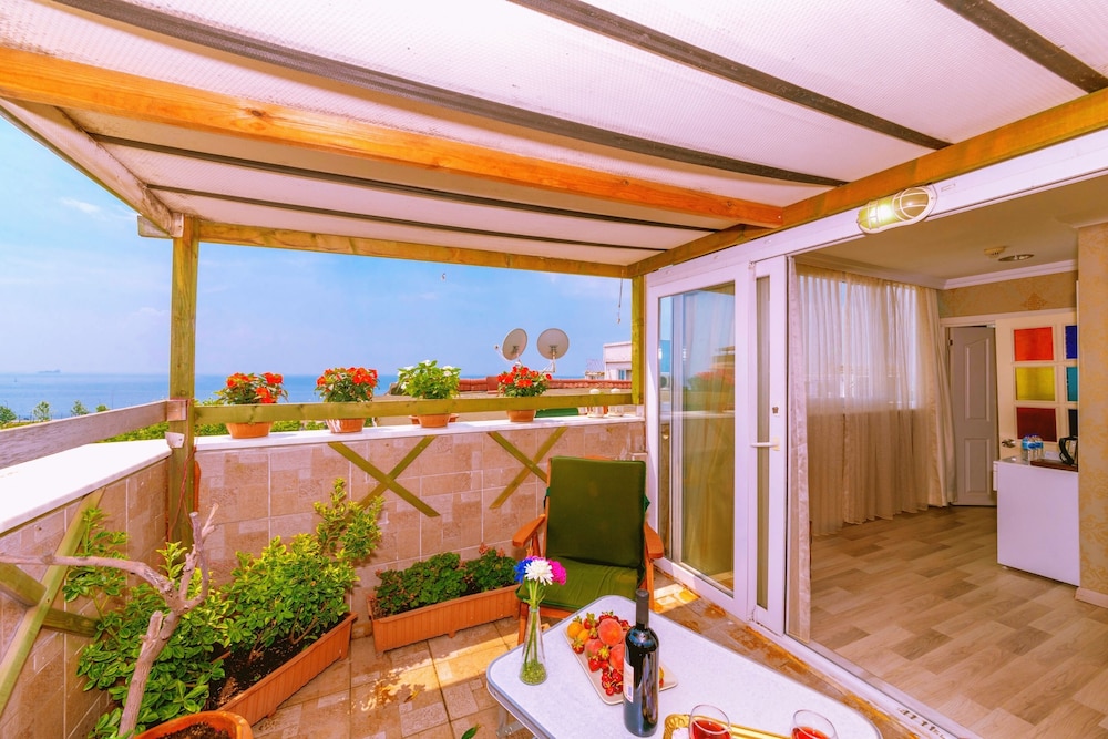 Photo - Walnut Shell Hotel