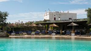 Piscine couverte, piscine extérieure (ouverte en saison)