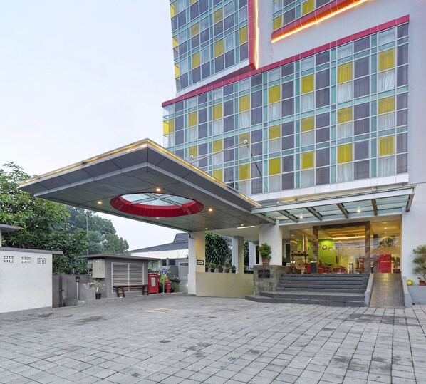 Book Atrium Premiere Hotel in Yogyakarta