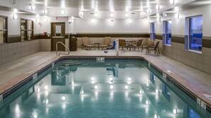 Una piscina cubierta