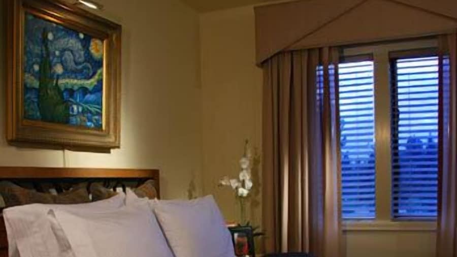 GetAways at the Lodge at Kingsbury Crossing