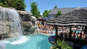 2 outdoor pools