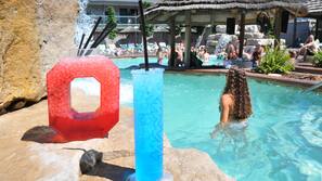 2 outdoor pools