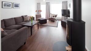 Blendingsgardiner, strykejern/-brett og gratis barnesenger/babysenger