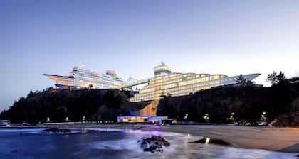 Sun Cruise Resort and Yacht