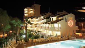 Seasonal outdoor pool, open 8 AM to 8 PM, pool umbrellas, pool loungers