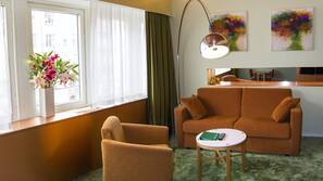 Iron/ironing board, free WiFi, linens