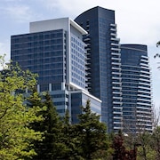 Top 10 Closest Hotels To Vaughan Mills Mall In Toronto Expedia Ca Liberty Suites Hotel