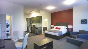 Premium bedding, in-room safe, iron/ironing board, free WiFi