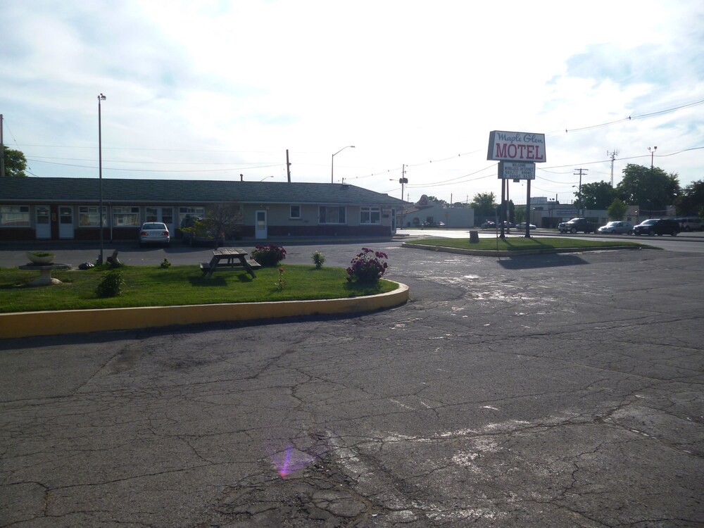 Maple Glen Motel Rooms, Reviews & Deals (London, CAN) Wotif
