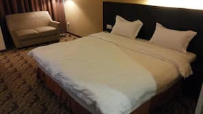 Iron/ironing board, rollaway beds, free WiFi
