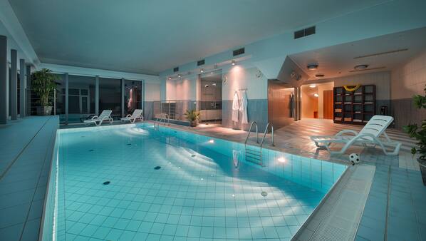 Indendørs pool
