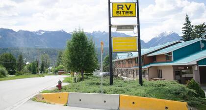 Swiss Village Inn