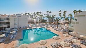 3 outdoor pools