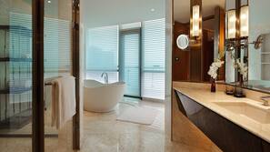 Minibar, in-room safe, desk, iron/ironing board