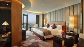 Minibar, in-room safe, desk, iron/ironing board