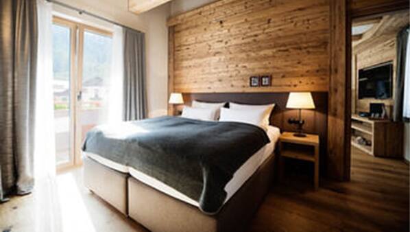 1 bedroom, hypo-allergenic bedding, minibar, in-room safe