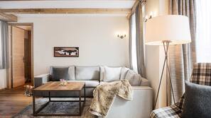 Flat-screen TV, fireplace