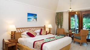 Minibar, in-room safe, individually decorated, individually furnished