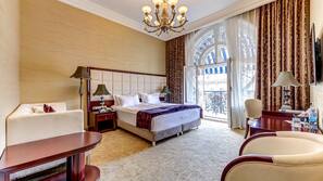 1 bedroom, hypo-allergenic bedding, minibar, in-room safe