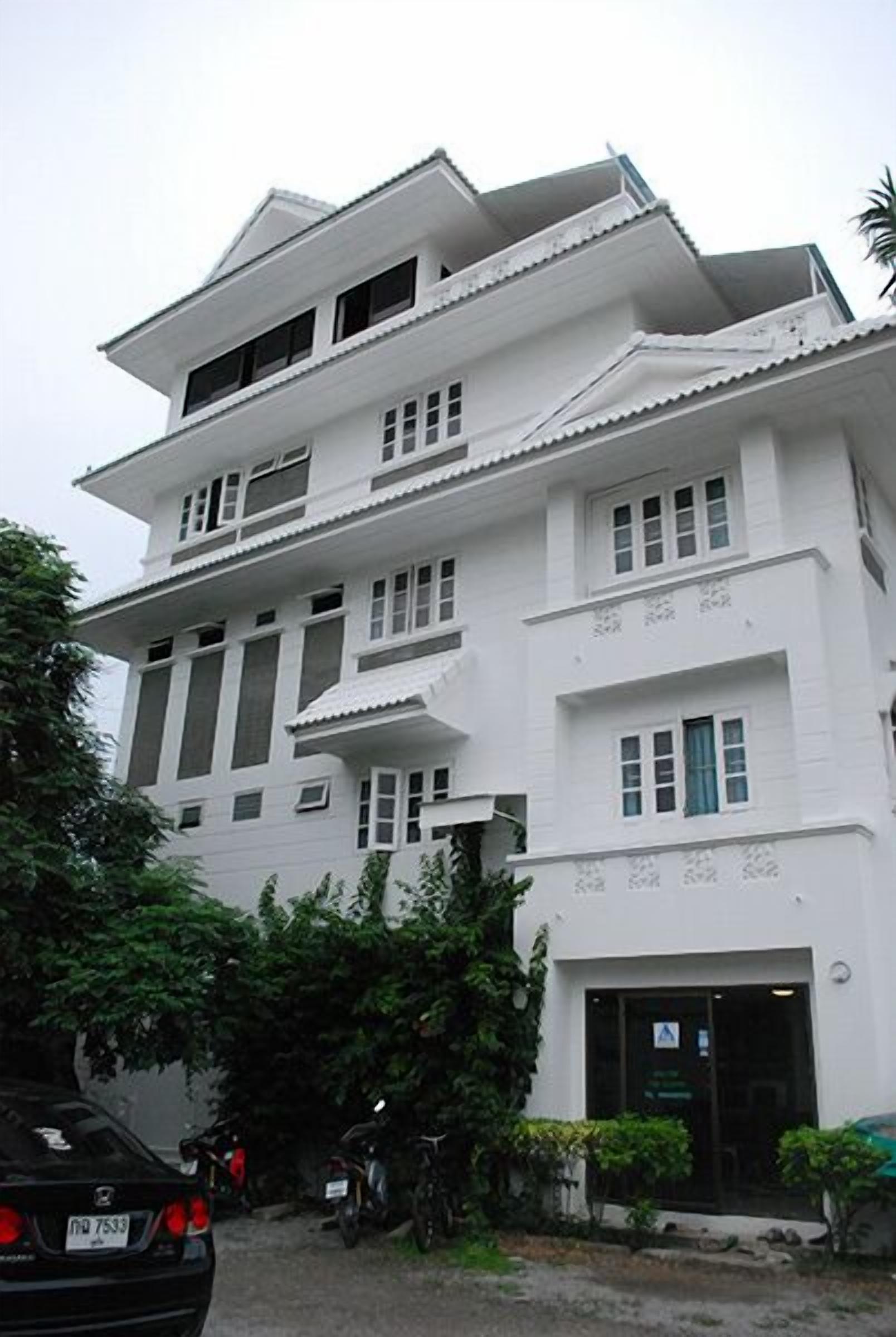 Na Na Chart Phuket in Chalong, Thailand