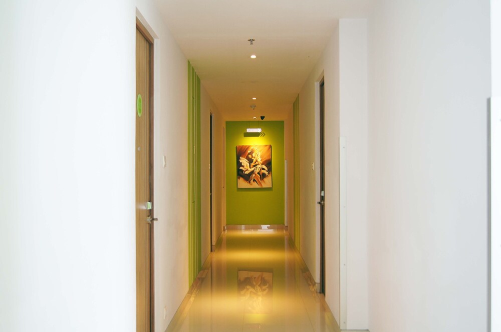 Book Zoom Hotels  Surabaya Hotel Deals