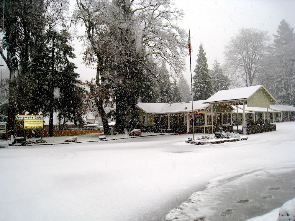 Dunsmuir Lodge in Mount Shasta Hotel Rates & Reviews on Orbitz