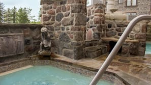 Outdoor spa bath