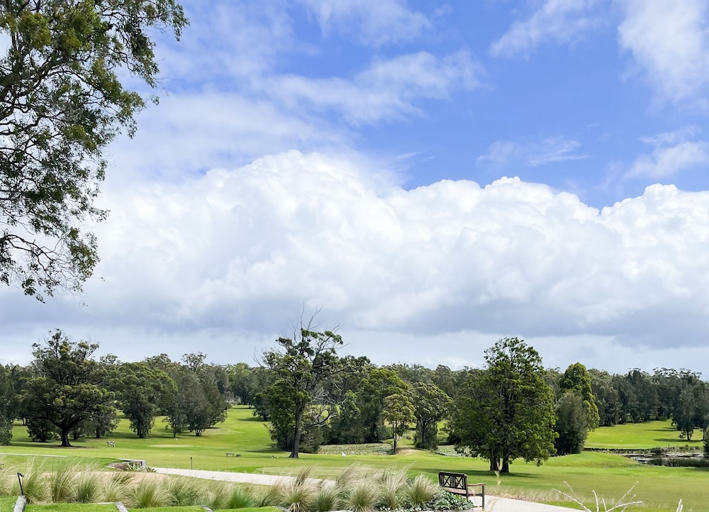 Oaks Ranch and Country Club