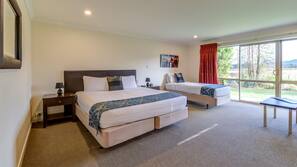 Desk, laptop workspace, iron/ironing board, free WiFi