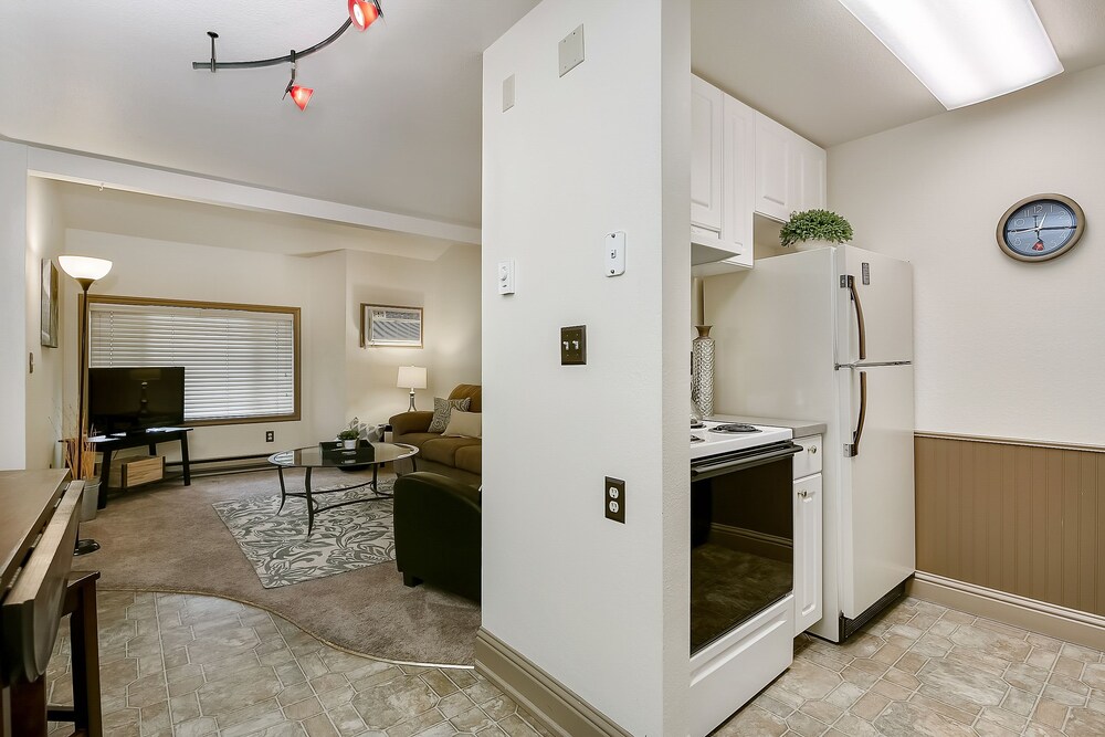 Book Bond Hotel Extended Stay Boise Deals