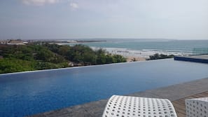 Outdoor pool, free pool cabanas, pool umbrellas