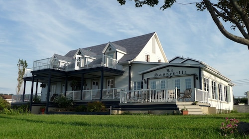 Great Place to stay Auberge La Seigneurie des Monts near Sainte-Anne-des-Monts 