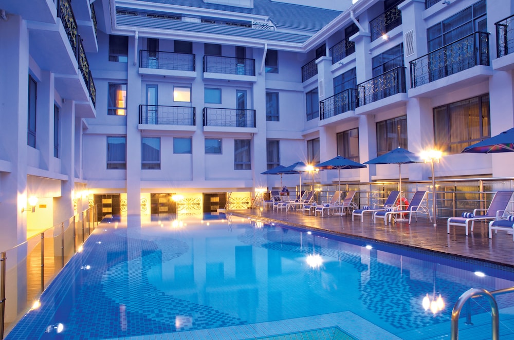 Outdoor pool, Royale Chulan Penang