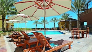 2 outdoor pools