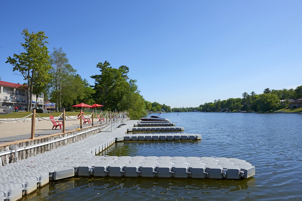 Muelle, Wasaga Riverdocks Hotel Suites