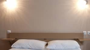 Cribs/infant beds, rollaway beds, bed sheets