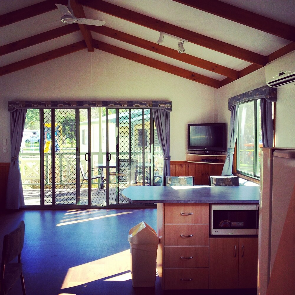 Private kitchen, Eden Gateway Holiday Park