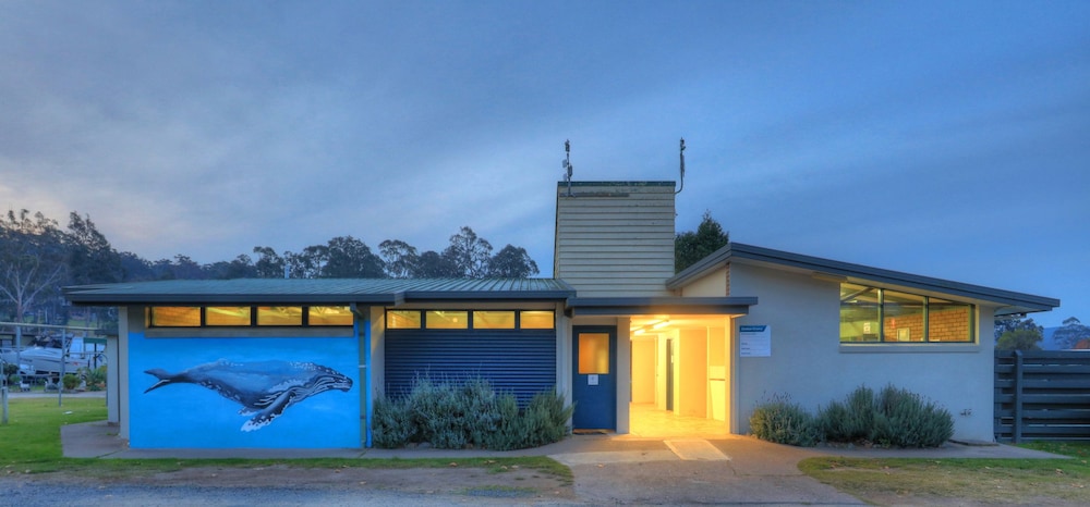 Exterior, Eden Gateway Holiday Park