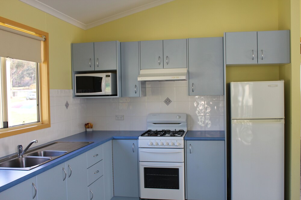 Private kitchen, Eden Gateway Holiday Park