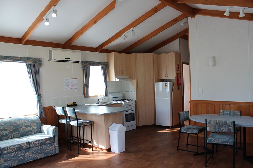 Private kitchen, Eden Gateway Holiday Park