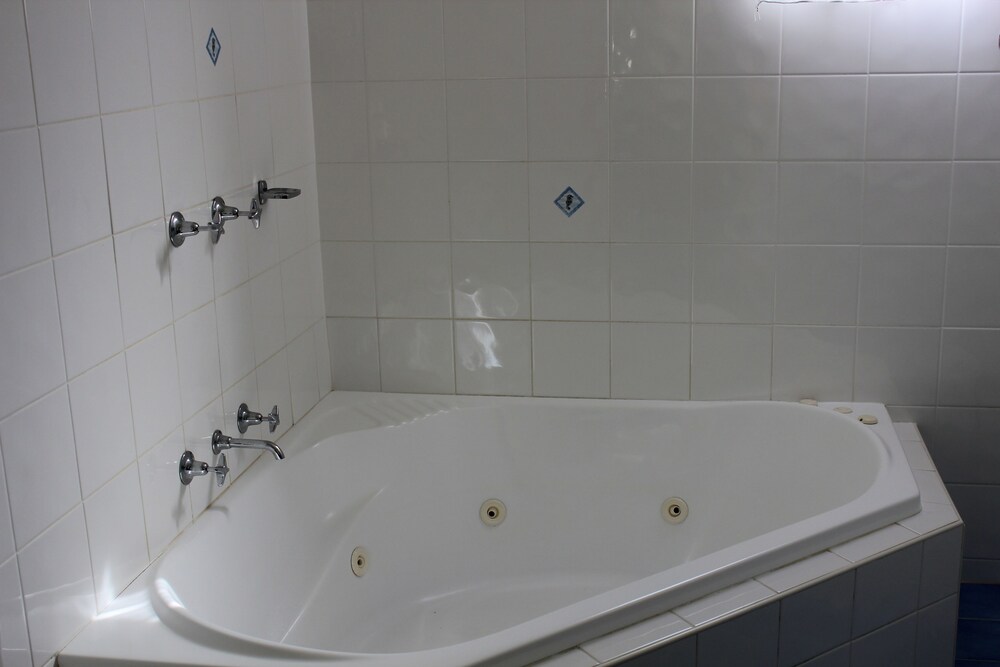 Jetted tub, Eden Gateway Holiday Park