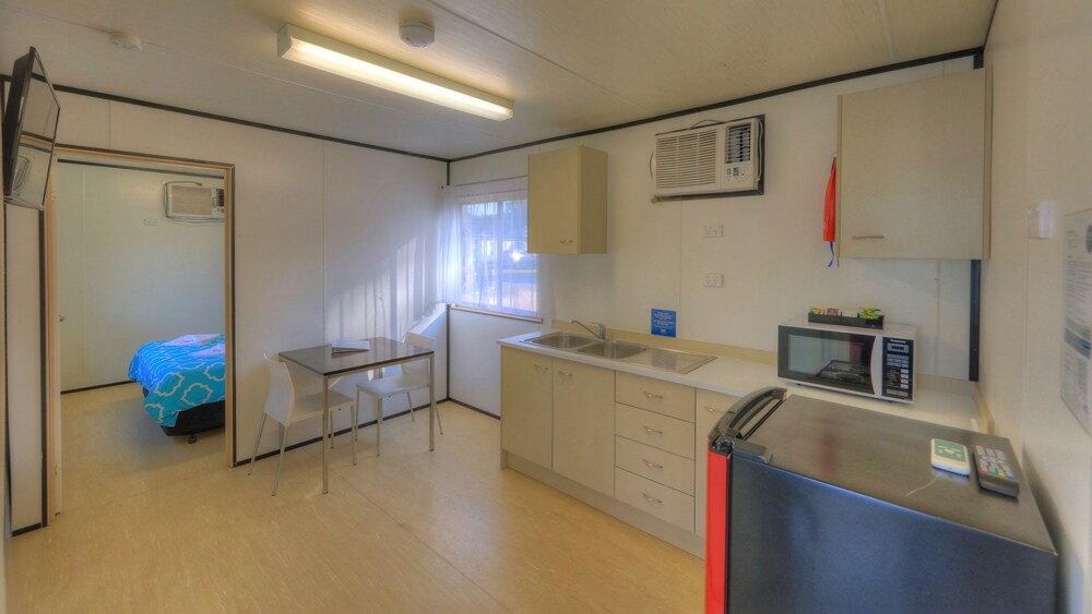 Private kitchen, Eden Gateway Holiday Park