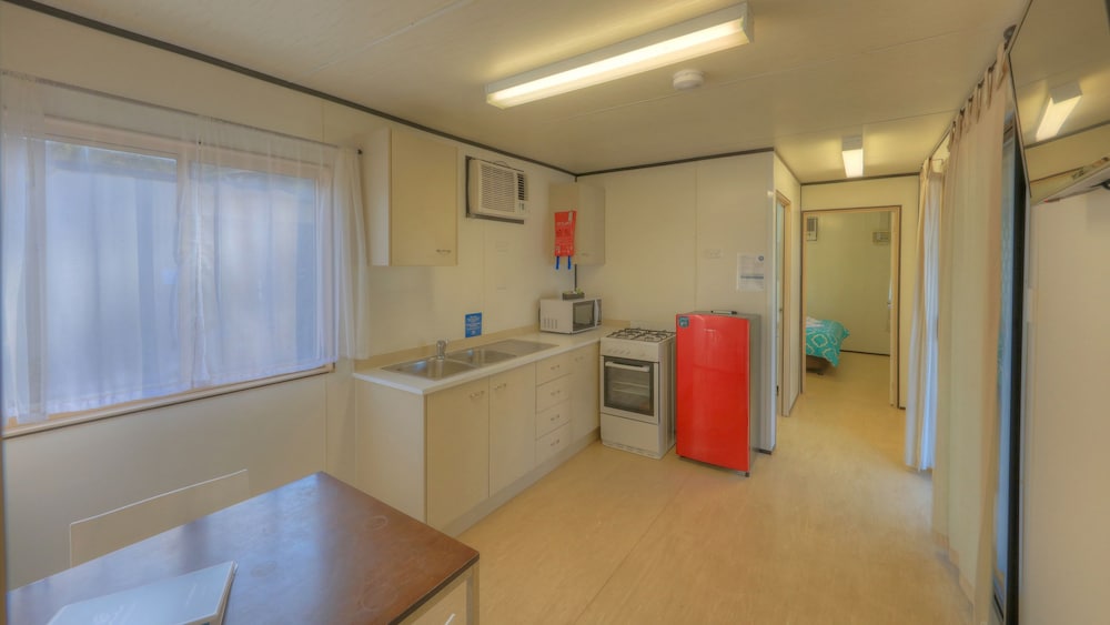 Private kitchenette, Eden Gateway Holiday Park