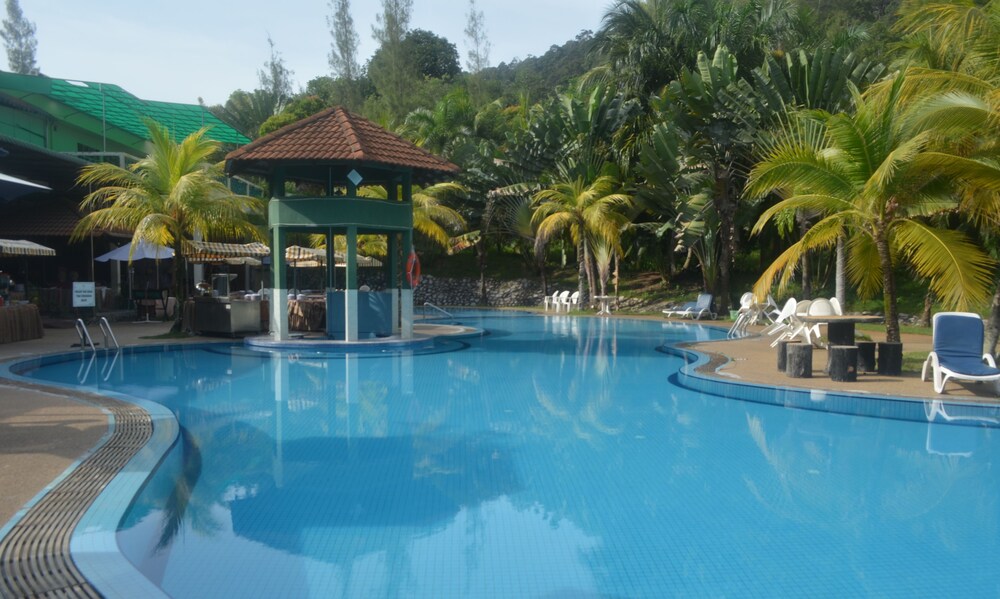 Outdoor pool, Virgo Batik Resort