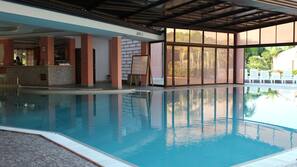 Piscina coperta, piscina all'aperto