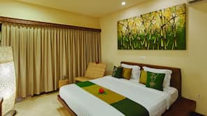 Premium bedding, in-room safe, rollaway beds, free WiFi