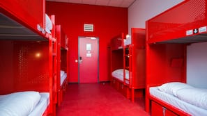 Bügeleisen/Bügelbrett, kostenloses WLAN, Bettwäsche