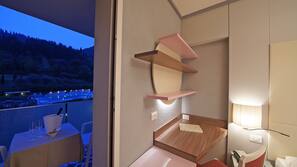 Minibar, Zimmersafe, Schreibtisch, kostenlose Babybetten